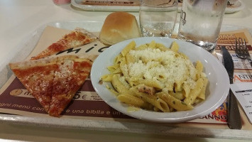 Pizzeria Midi' food