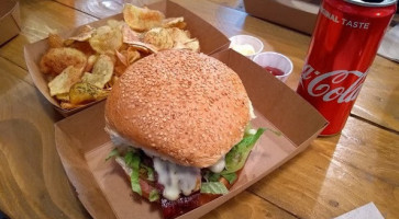 Macinata Sarti Di Burger food