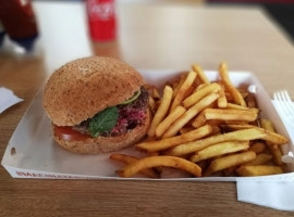 Macinata Sarti Di Burger food