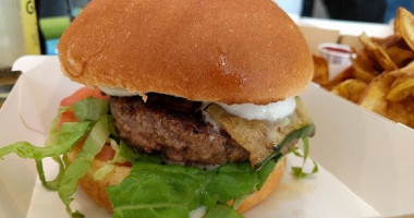 Macinata Sarti Di Burger food