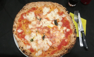 Pizzeria Scugnizzo food