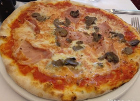 Pizzeria Due Lune food