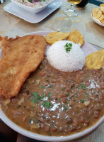 El Manantial food