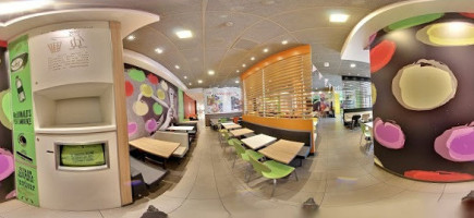 Mcdonald's Via Tolstoi inside