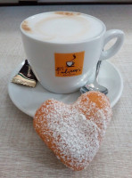 Gelateria-caffetteria Al Bacio food