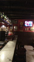 Queen's Pub inside