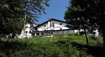 Rifugio Cainallo outside