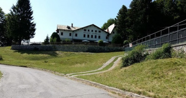 Rifugio Cainallo outside