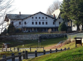 Rifugio Cainallo outside