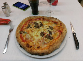 Pizzeria La Roccia food