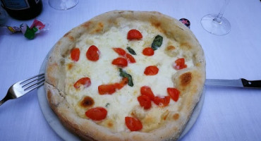 Pizzeria La Roccia food