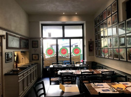 Original Pizza Vespucci inside