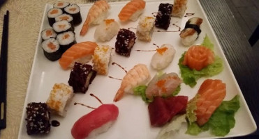 Stuzzi Sushi food