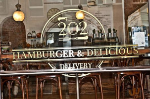 202 Hamburger Delicious inside