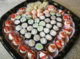 Stuzzi Sushi food