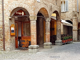 Pizzeria La Loggia outside