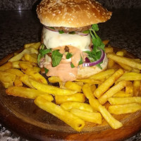 Saloon 4 Luglio food