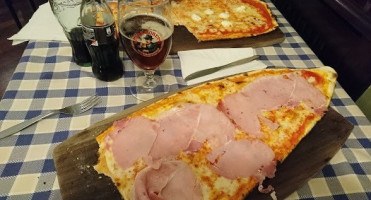 La Pizzaccia food