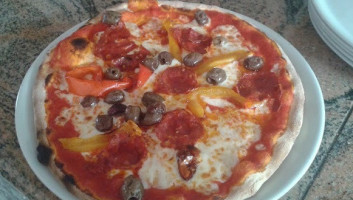 Pizza Mediterranea food