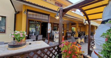 Pizzeria Trattoria Fantasia outside