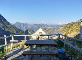 Rifugio Laurasca outside