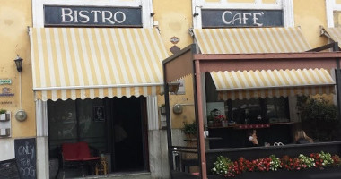 Bistrot Café outside