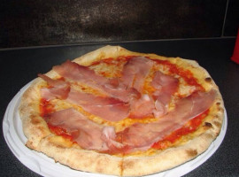 Fan Ti Prendo E Ti Porto Via Pizzeria D'asporto food