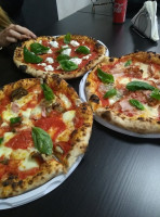 Pomodoro Basilico Pizzeria D'asporto food