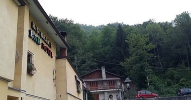 Albergo Nuovo Alpinisti outside