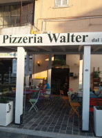 Pizzeria Da Walter outside