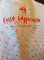 Rosso Cappuccetto outside