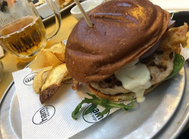 Ham Holy Burger Serravalle Designer Outlet food