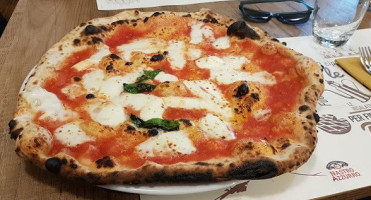 Pizzeria Da Michele I Condurro food