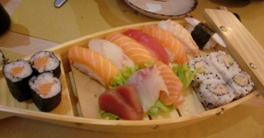 Sushi House food