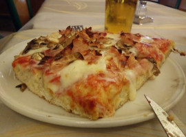 Pizzeria La Volpe food