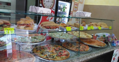 Pizza Away Di Stresa food