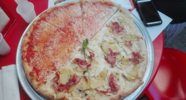 Pizza Away Di Stresa food