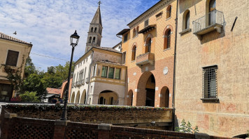 Pizzeria Ai Quattro Cantoni food