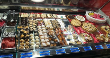 Gelateria Pasticceria Charlot food