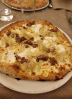 Konza Pizzoleria Pizzeria food