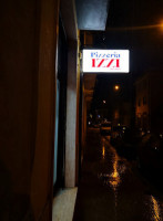 Pizzeria Izzi food