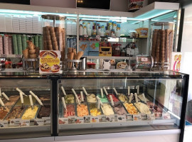 Gelateria Paradise inside