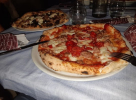 Pizzeria I Mercanti food