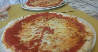 Pizzeria Peperoncino food