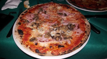 Pizzeria Cossu Di Cossu Luciana C. food