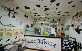 Mucca Pizza inside