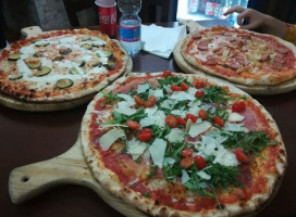 Amici Per La Pizza food