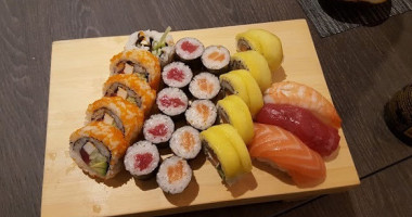 Sushi Live food