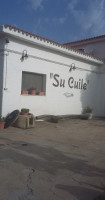 Su Cuile outside