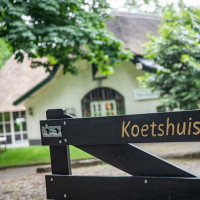 Het Koetshuis outside